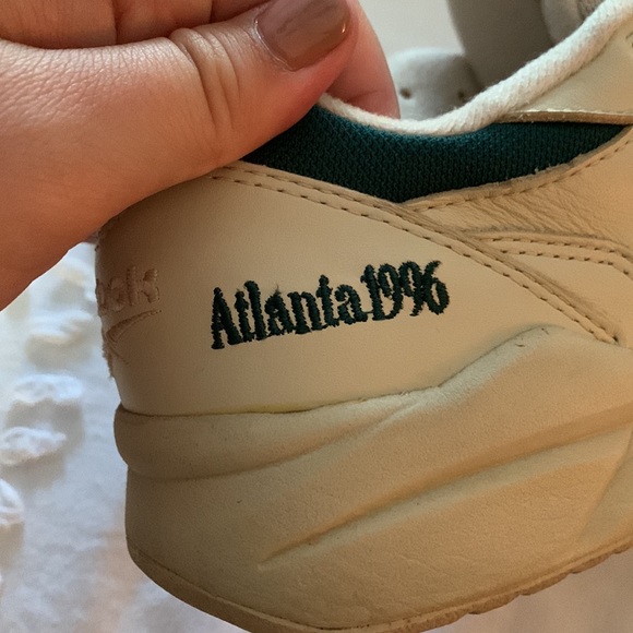 Vintage Reeboks - Picture 6 of 6
